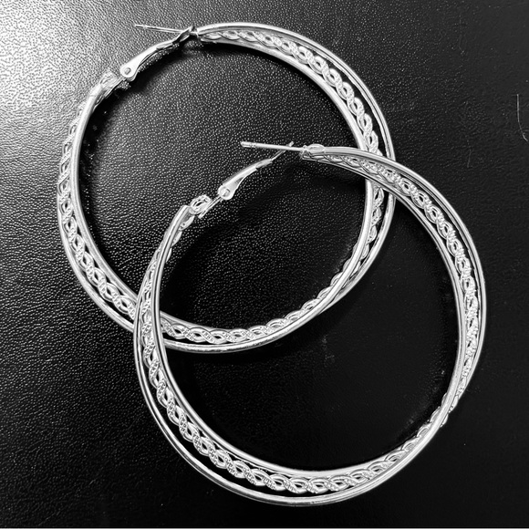 💗 Silver Ultima Rope Hoop Earrings 2” NEW - Picture 2 of 6